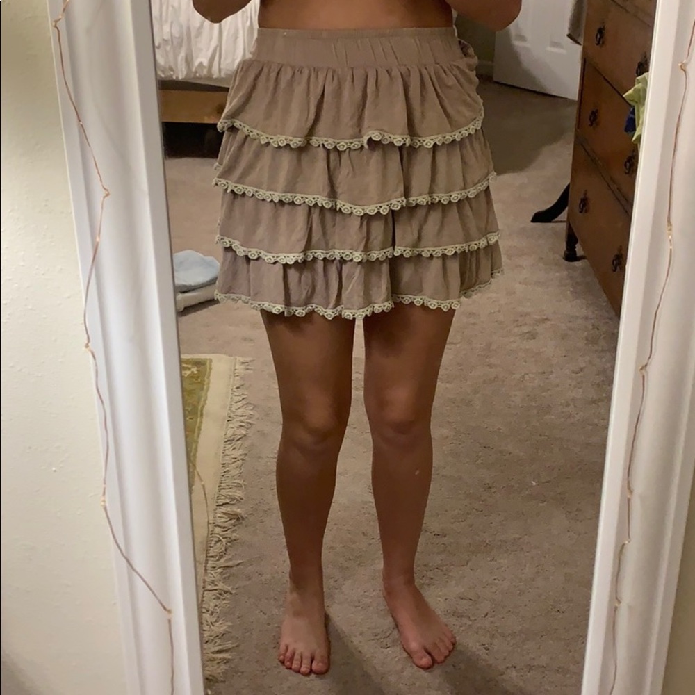 POL, brown and cream lace ruffle skirt